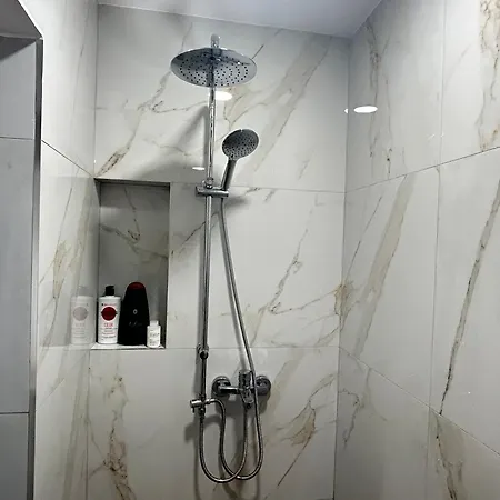 شقة Spacious Fancy تيرانا