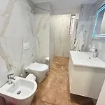 דירה Spacious Fancy טיראנה