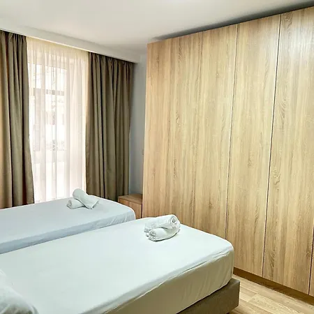 Apartment Spacious Fancy *