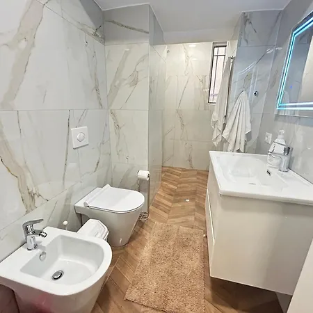 Apartment Spacious Fancy Tirana